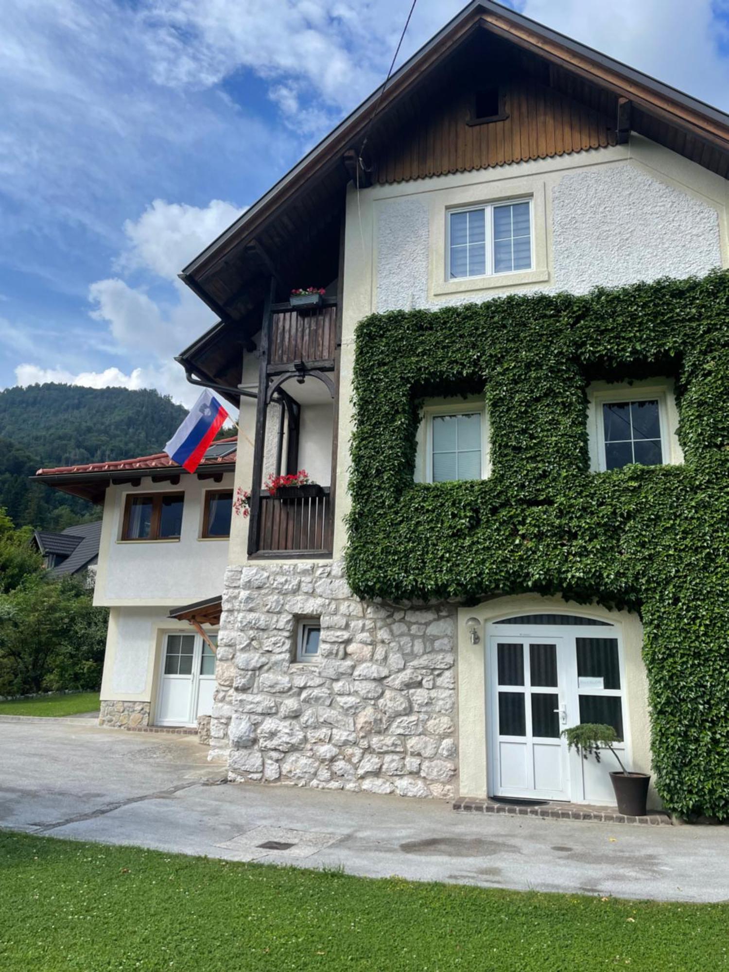 Studio apartment Ta5ek Jesenice Buitenkant foto