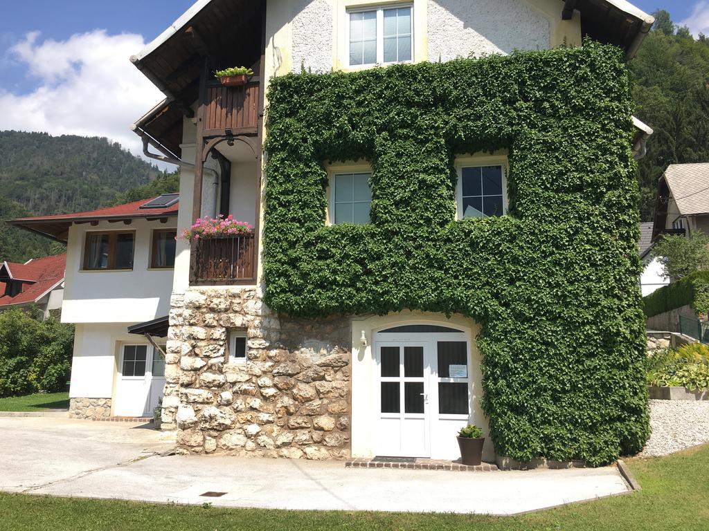 Studio apartment Ta5ek Jesenice Buitenkant foto