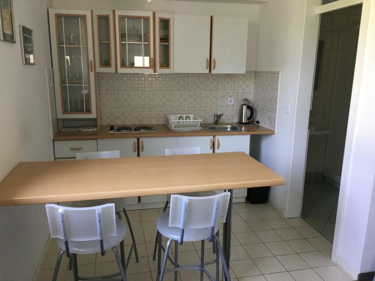 Studio apartment Ta5ek Jesenice Buitenkant foto